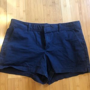 Women’s Gap 4” navy blue shorts!